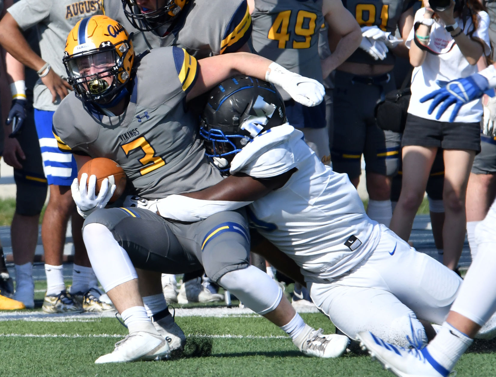 040321-qc-spt-augie football-115